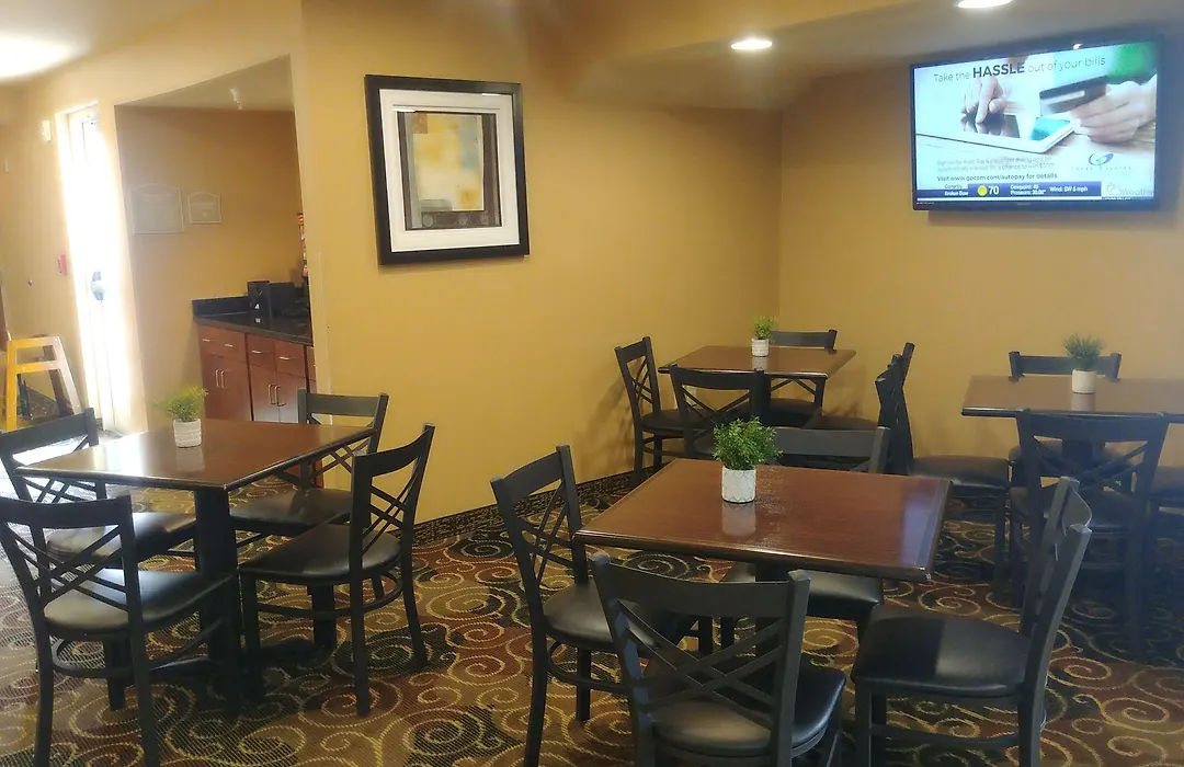 Cobblestone Hotel & Suites - Broken Bow-1