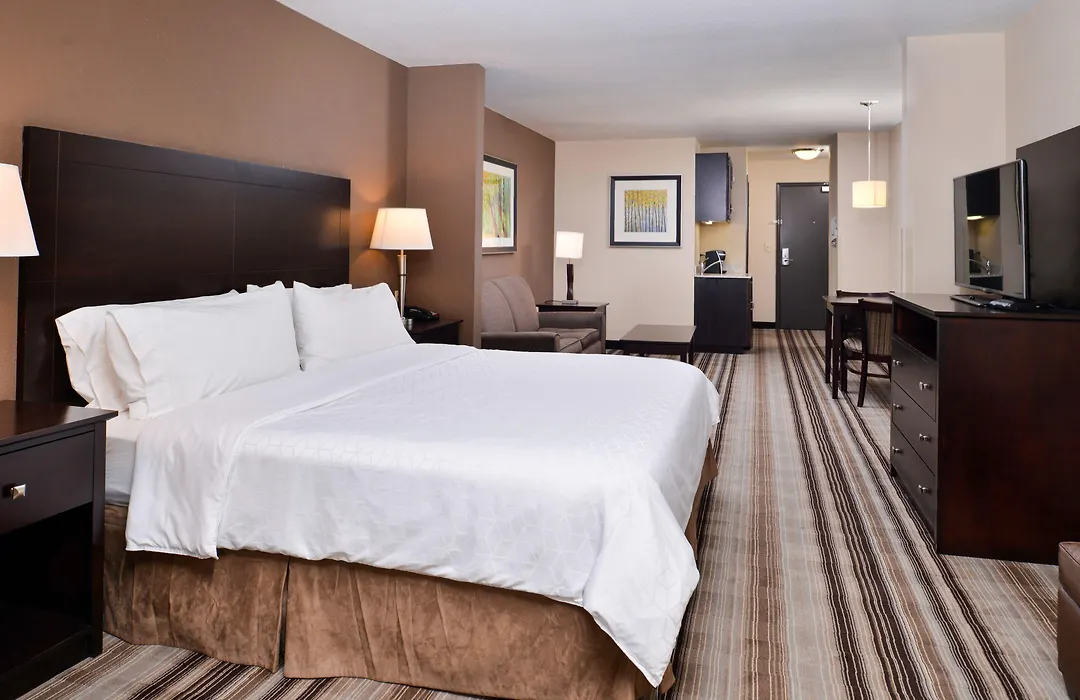 Holiday Inn Express & Suites Emporia Northwest By Ihg-1