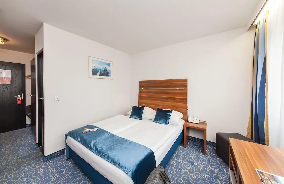 Hotel Strohgaeu-1