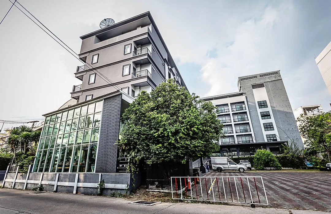 Embryo Hotel-1