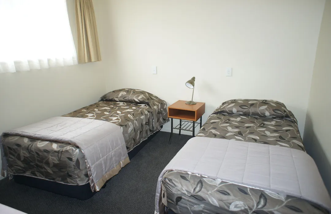 Bks Egmont Motor Lodge-1