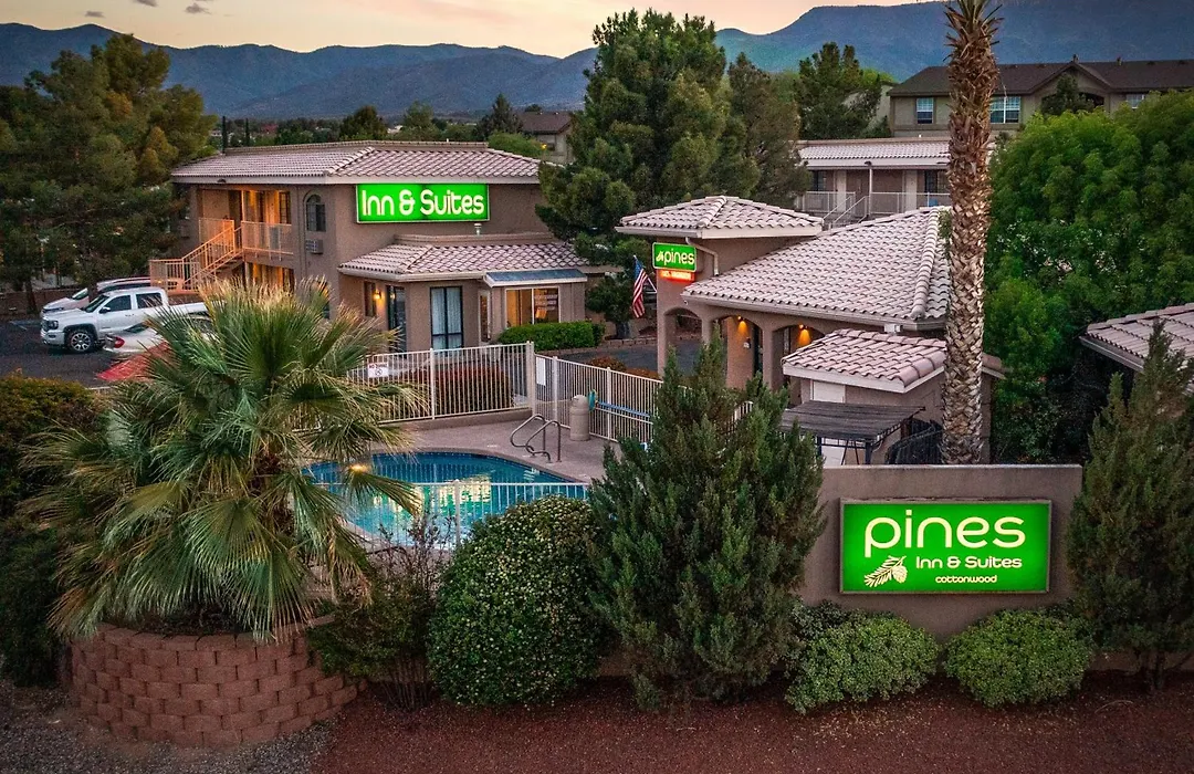Pines Inn & Suites-1