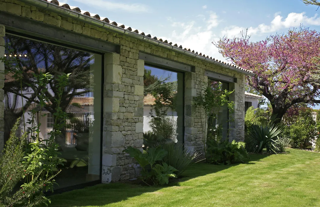 Le Clos Saint-Martin Hotel & Spa-1