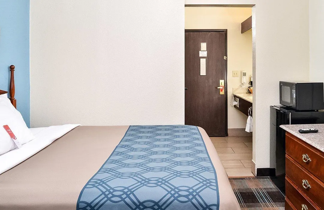 Econo Lodge Inn & Suites Shelbyville-1