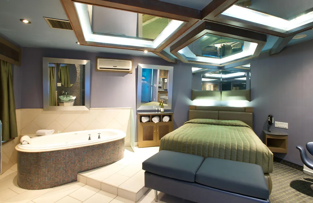 Le Chabrol Hotel&Suites-1