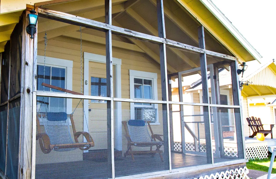 Half Moon Motel & Cottages-1