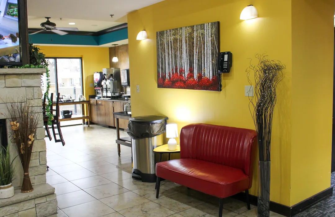 Parkwood Inn & Suites-1