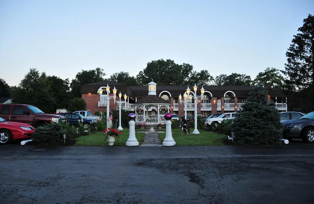 Lockport Inn And Suites-1