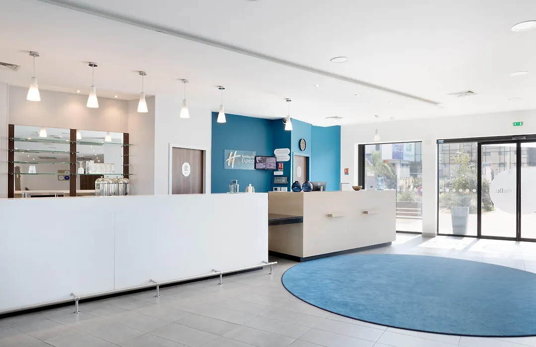 Holiday Inn Express - Marseille Airport By Ihg-1