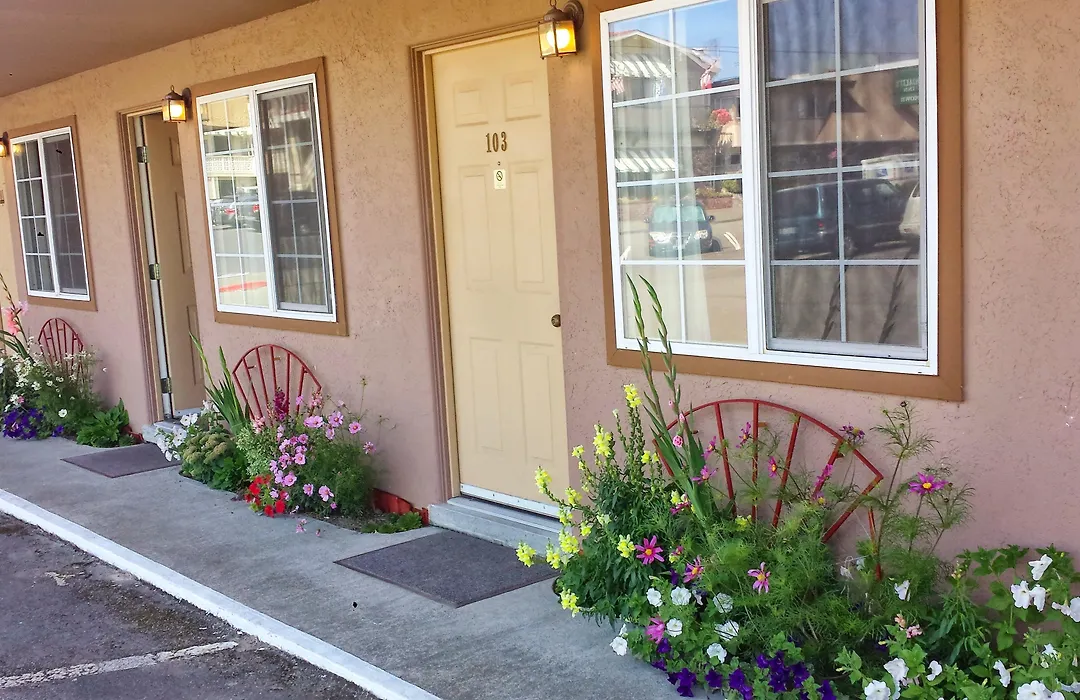 Uptown Inn-1