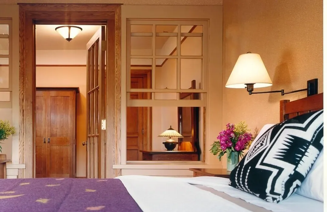 Roycroft Inn-1
