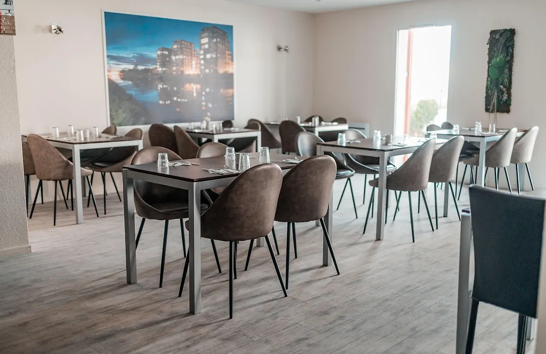 Brit Hotel Confort Saint-Lo-1