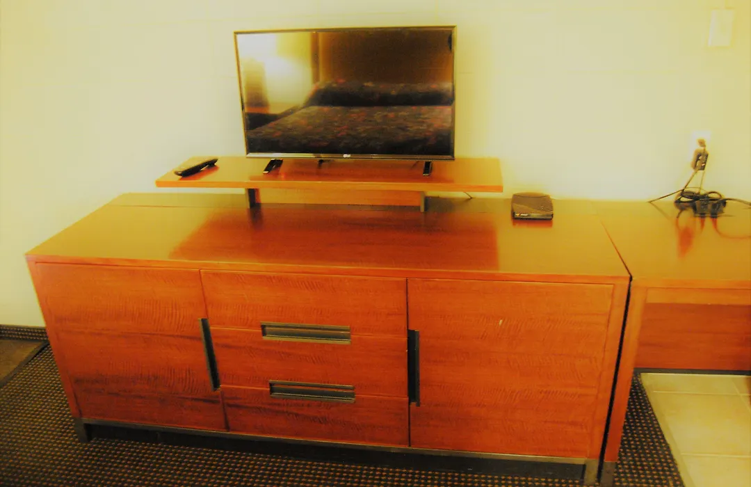 Derrick Motel-1