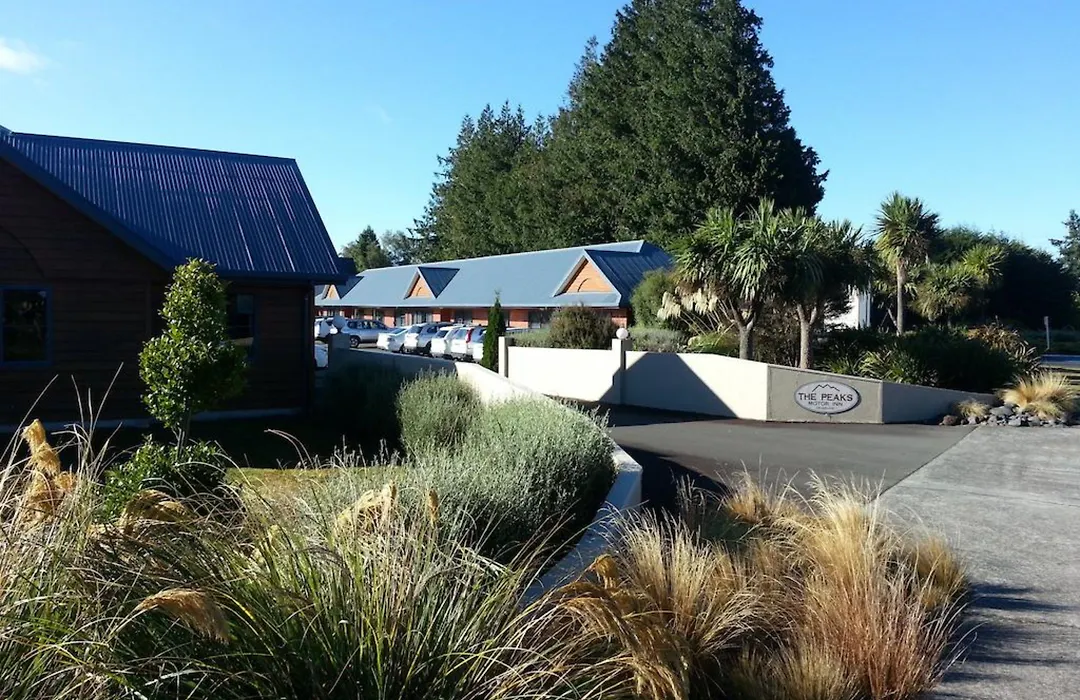 The Peaks Motor Inn-1