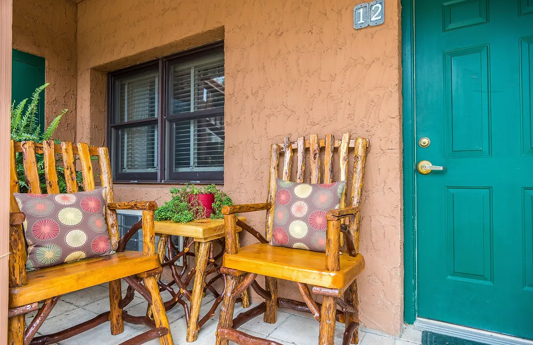 Hemlock Inn-1