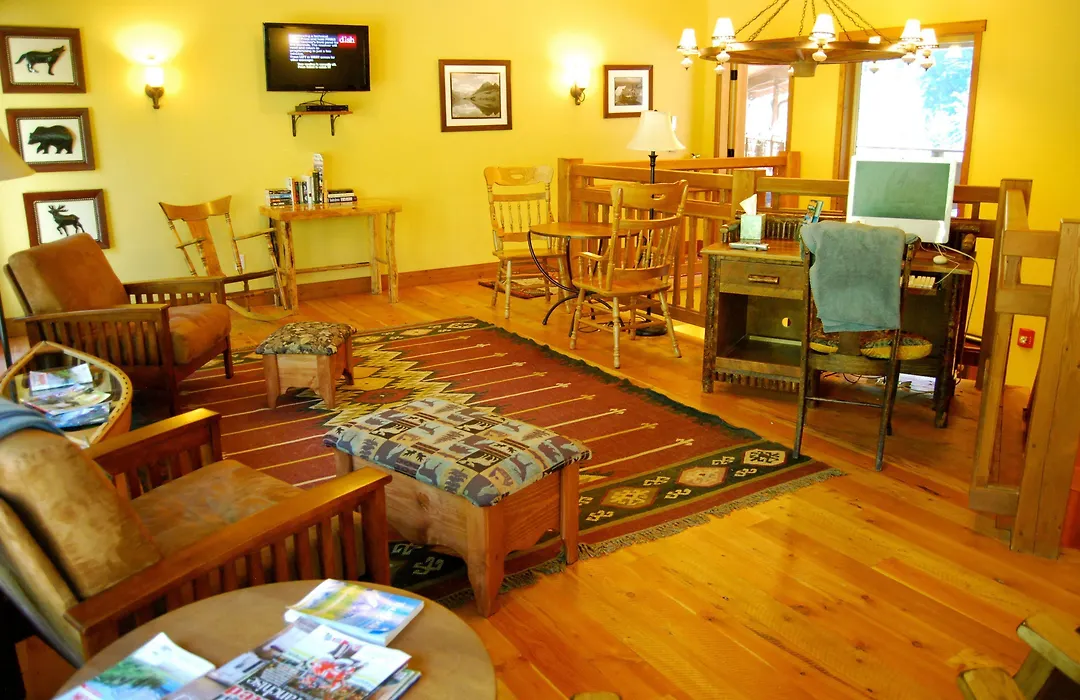 Glacier Guides Lodge-1
