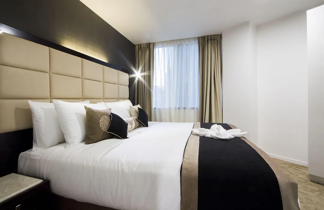 Vr Queen Street Hotel & Suites-1