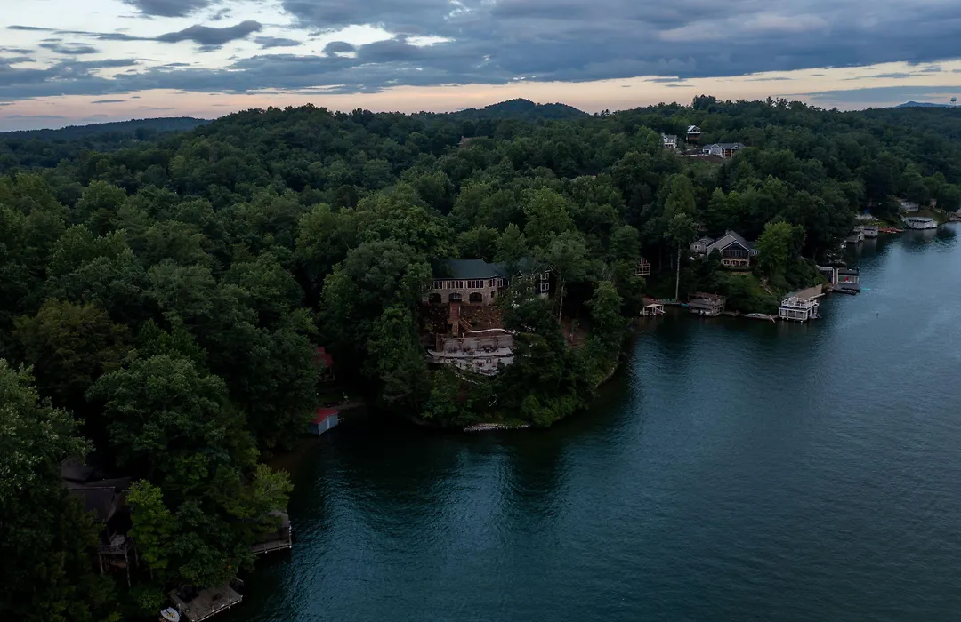Lodge On Lake Lure-1