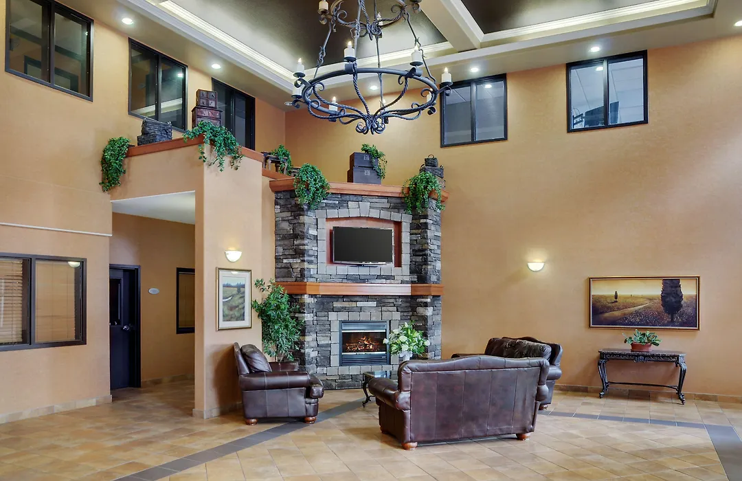 Pomeroy Inn And Suites Chetwynd-1