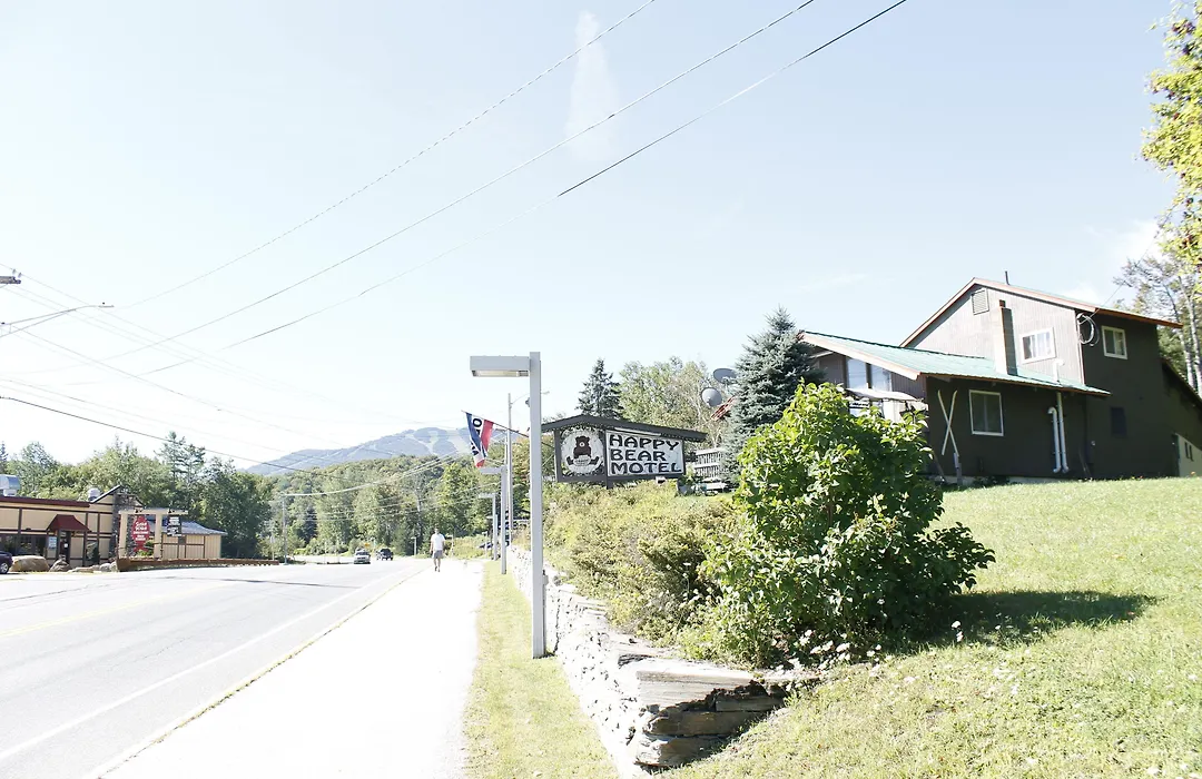 Happy Bear Motel-1