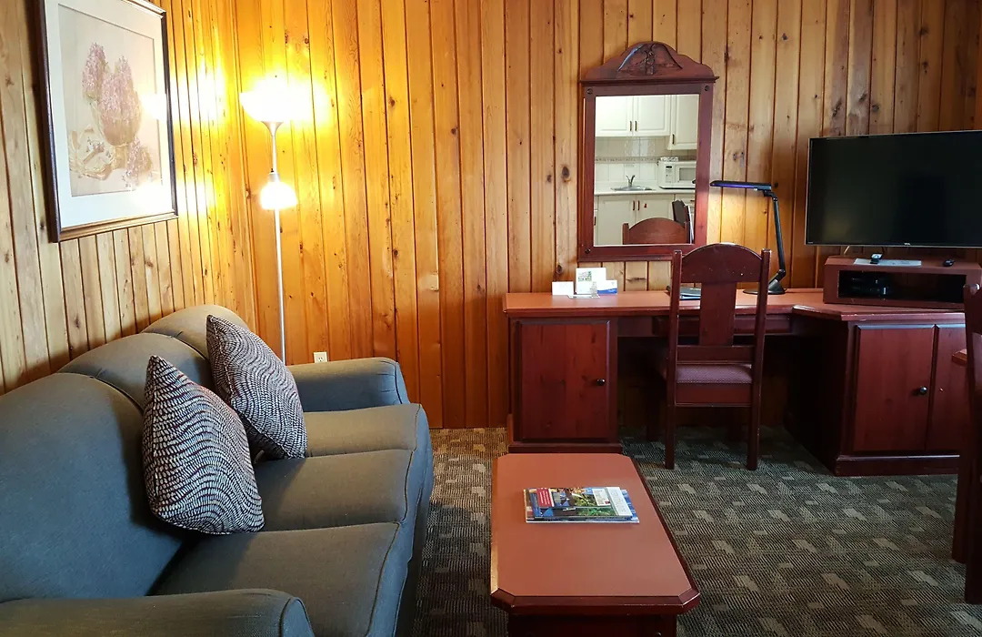 The Cedarwood Inn & Suites-1
