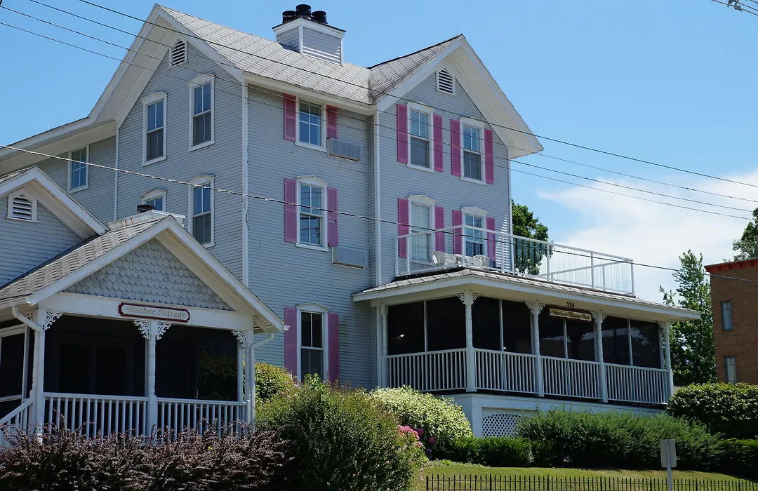 Harbor House Inn-1