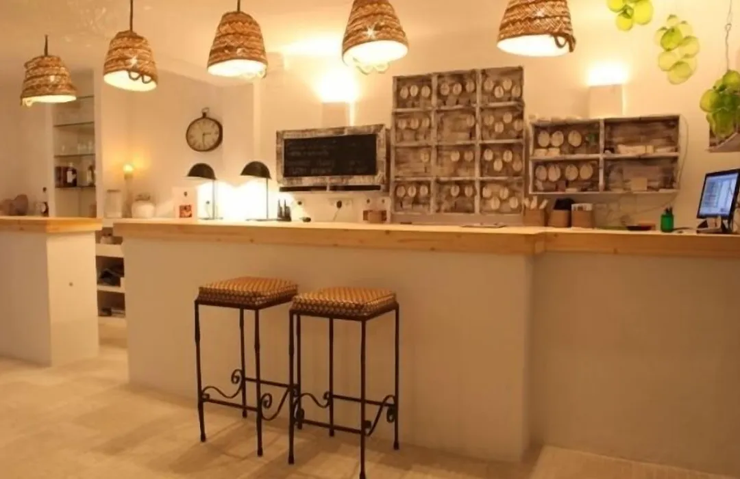 Juanita Hostal-1