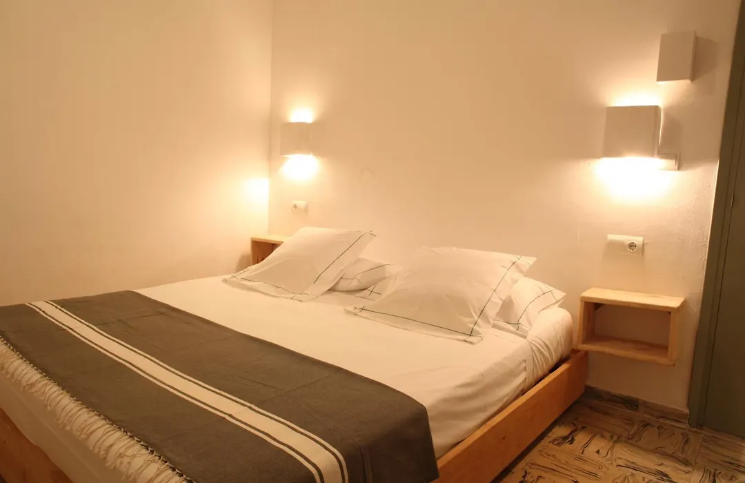 Juanita Hostal-1