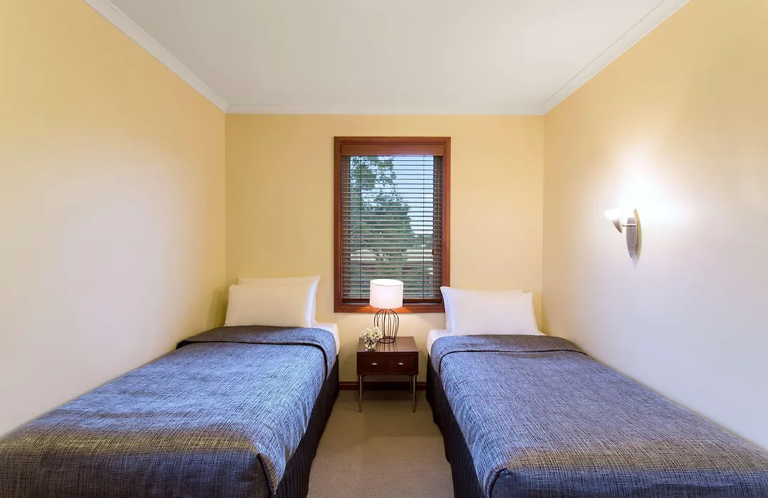 Best Western Colonial Village Motel-1
