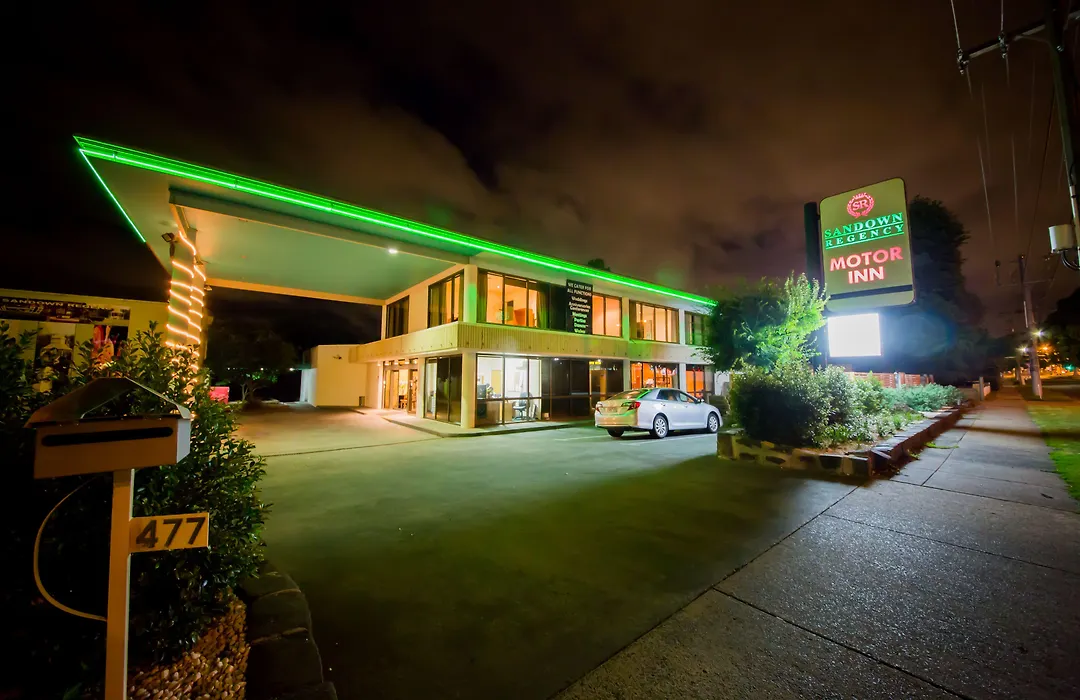Sandown Regency Hotel & Apartments-1