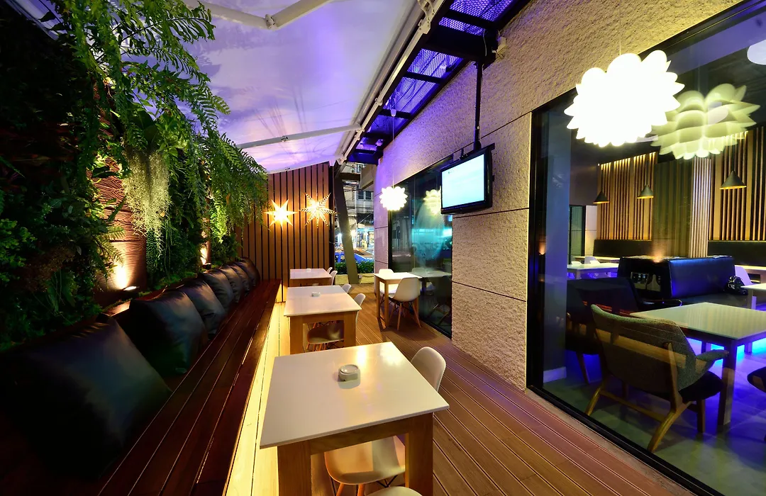 Bizotel Premier Hotel & Residence-1