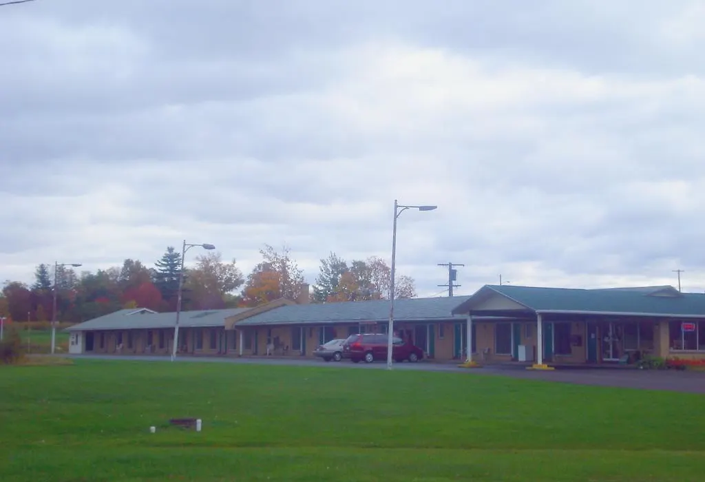 Thruway Holiday Motel-1