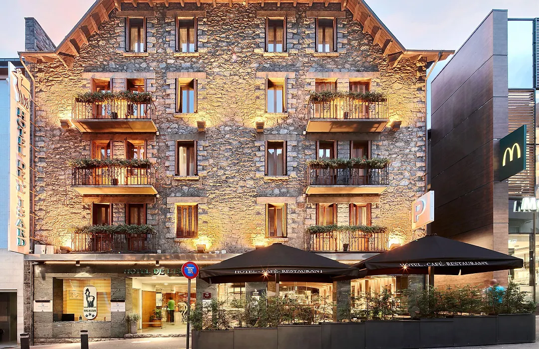 Hotel De L'Isard-1