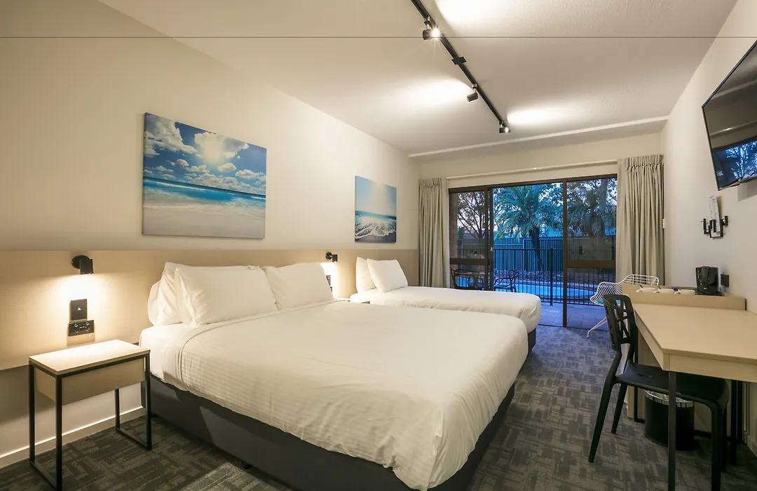 Nightcap At Kawana Waters Hotel-1