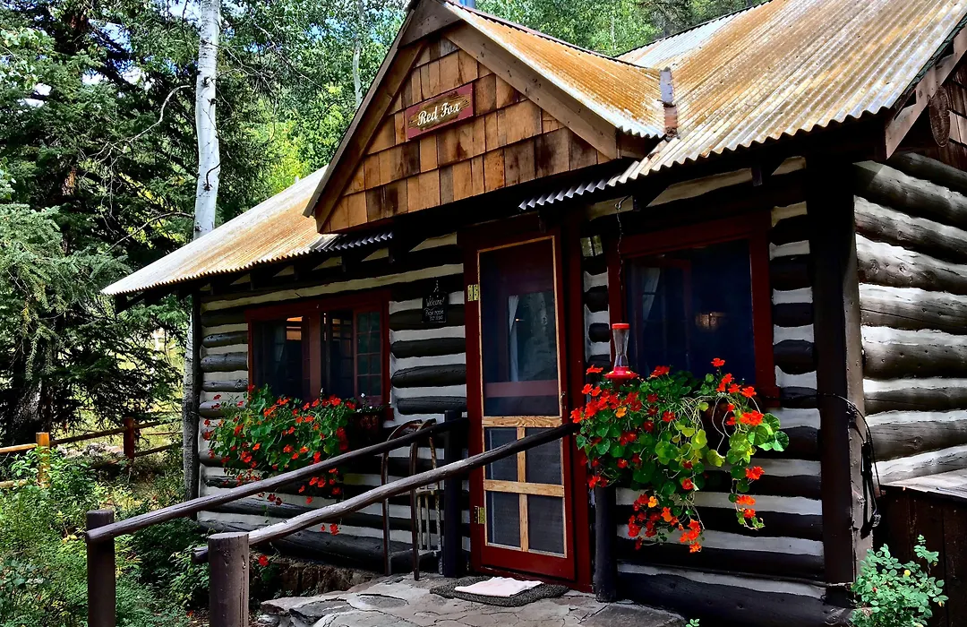Pioneer Guest Cabins-1