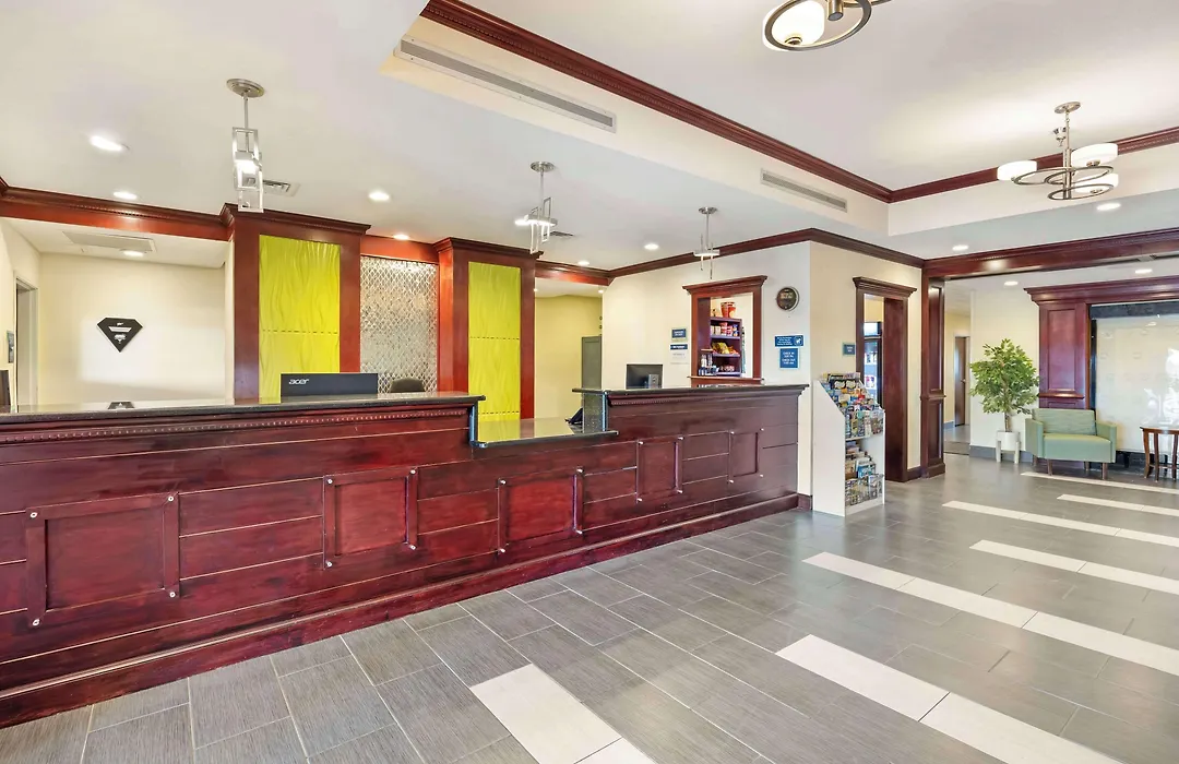 Best Western Plus Pratt-1