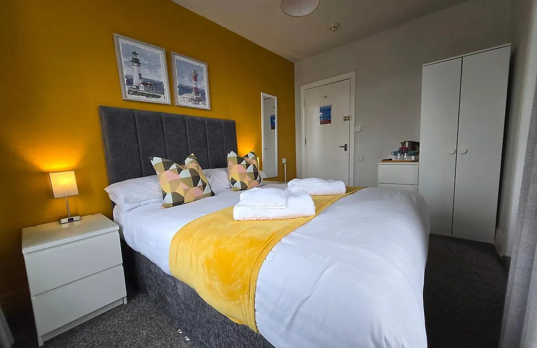 Beach Hotel Torbay B&B-1