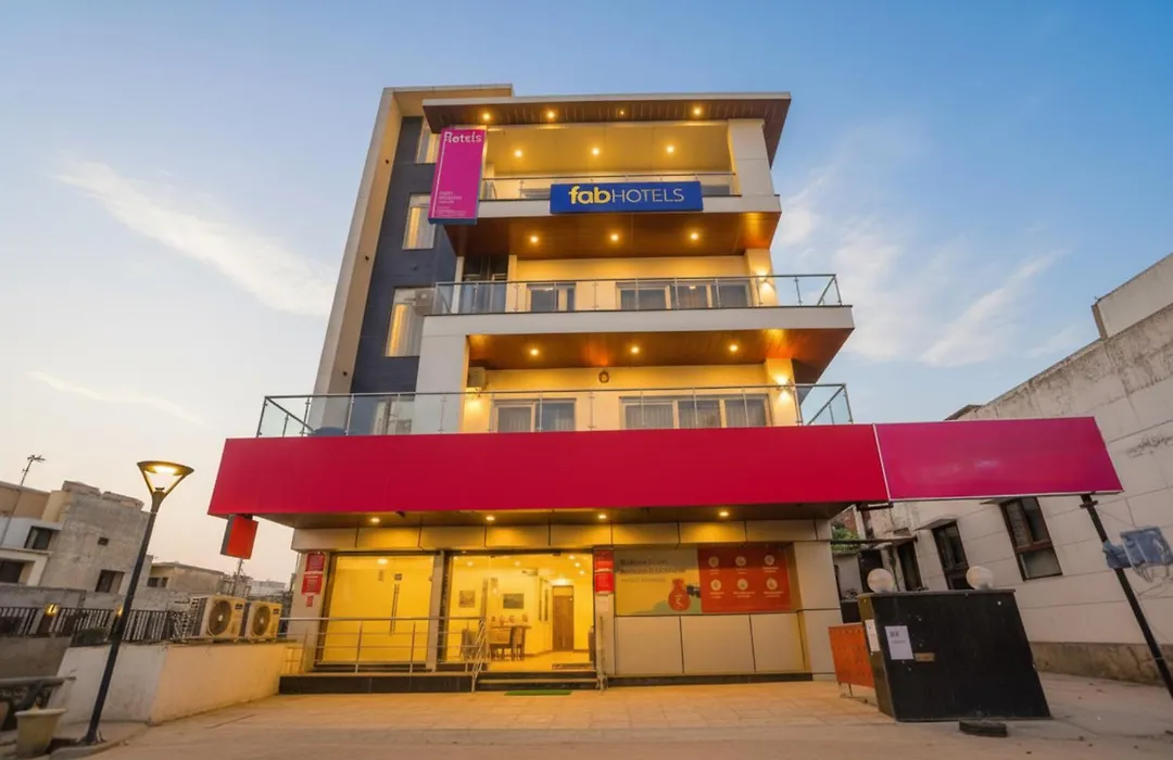 Fabhotel F9 Noida Sector 27-1