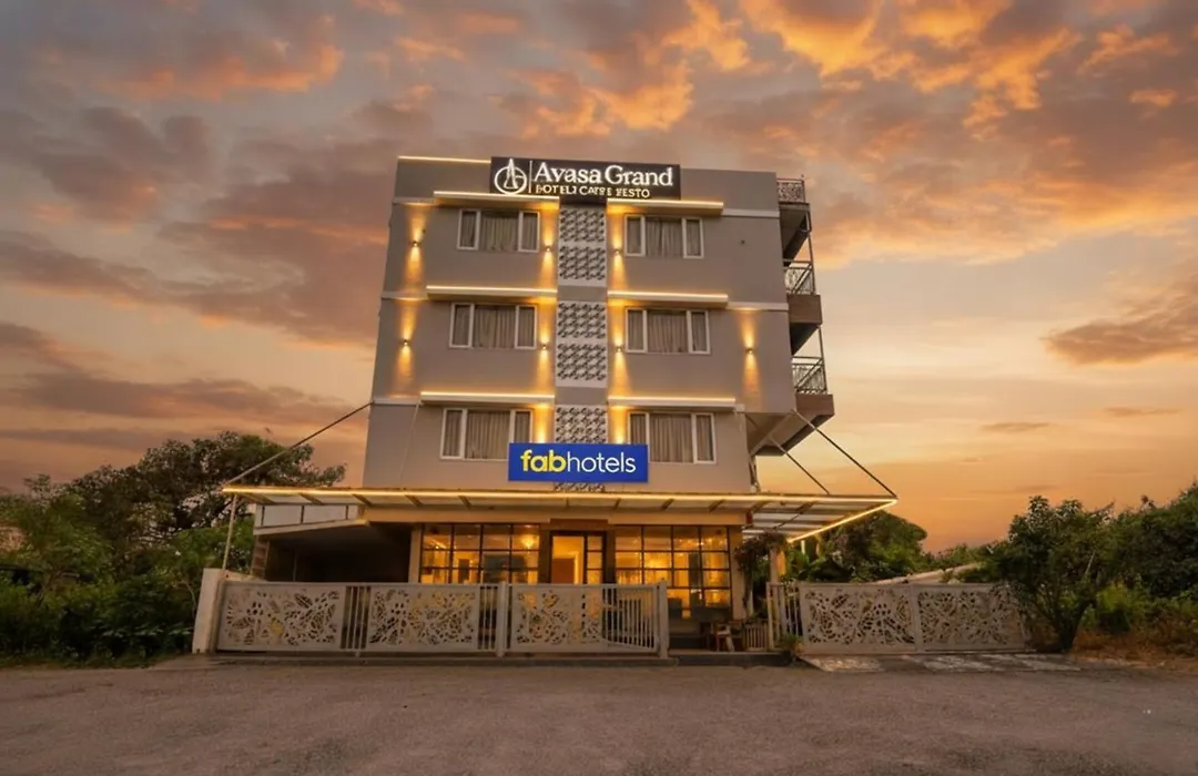Fabhotel Avasa Grand-1