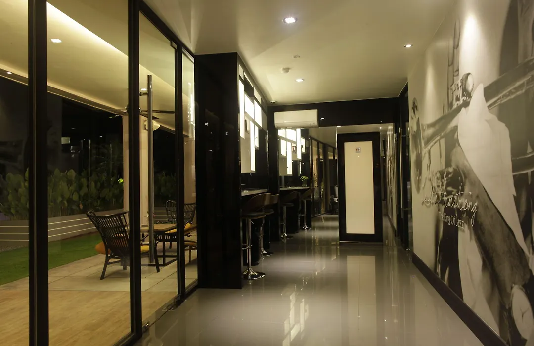 I Am Jazz Hotel-1