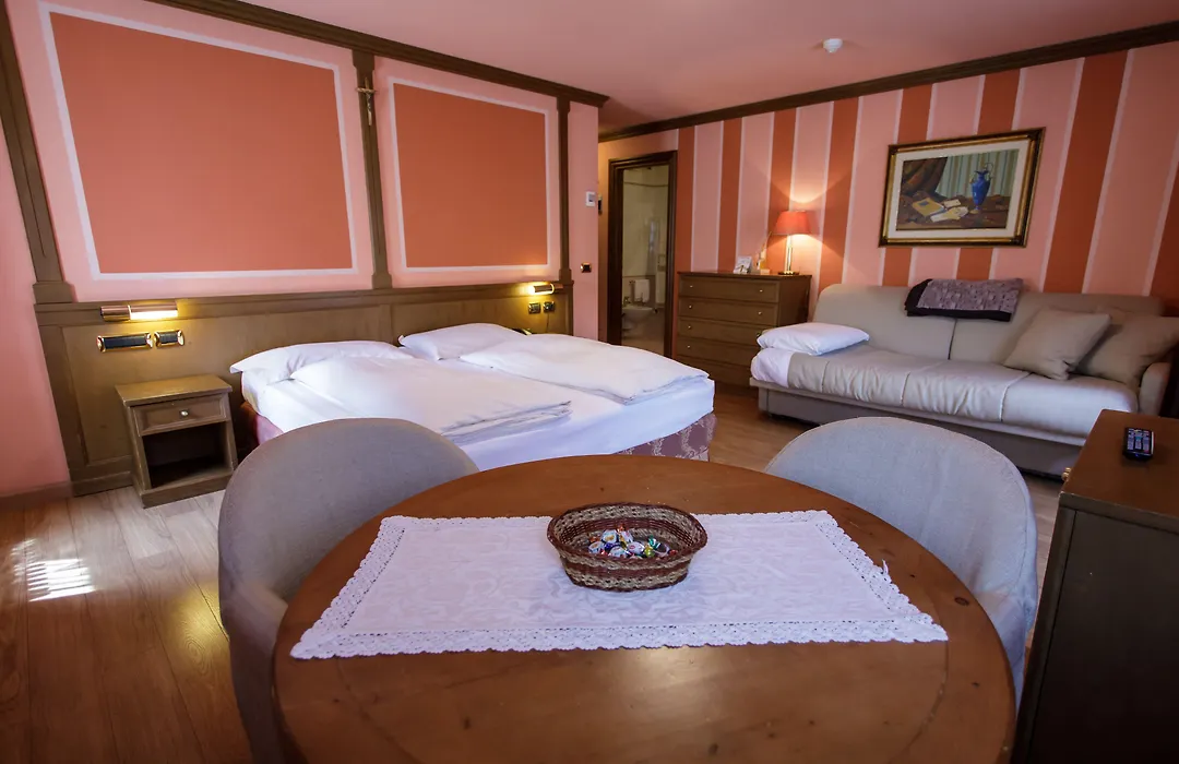 Hotel Compagnoni-1