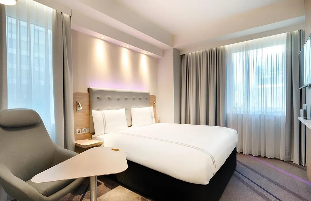 Premier Inn Frankfurt Westend-1