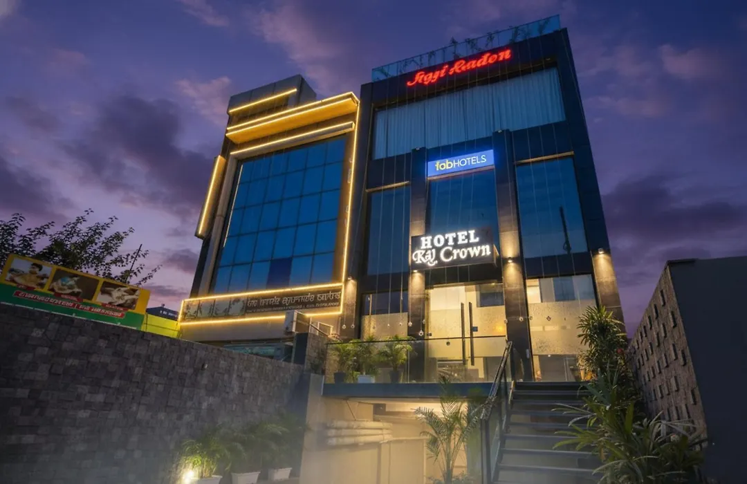 Fabhotel Prime K9 Crown-1