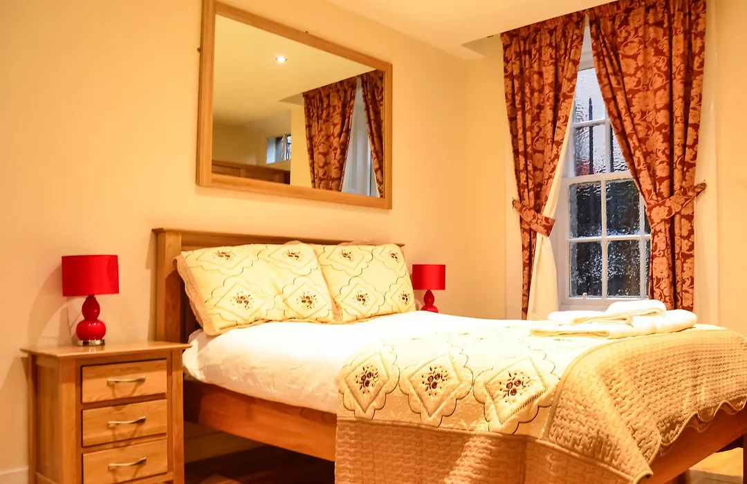 Edinburgh City Suites-1