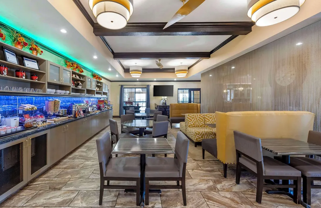 Best Western Plus Emerald Inn & Suites-1