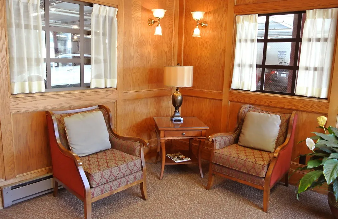 Cow Hollow Inn And Suites-1