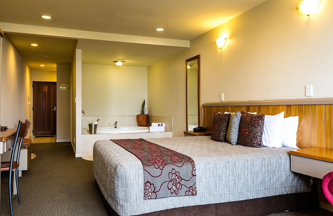 Pebble Beach Motor Inn-1