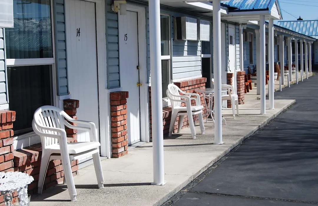 Redwood Motel-1
