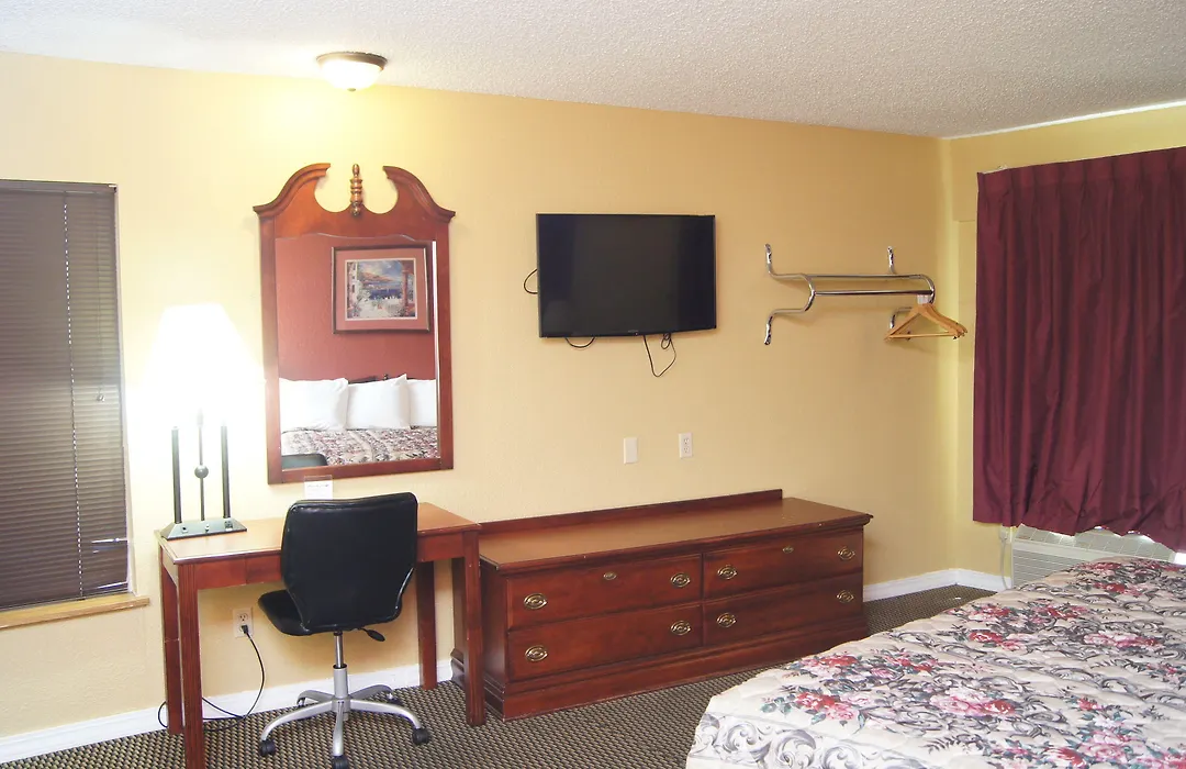 Holiday Lodge & Suites-1