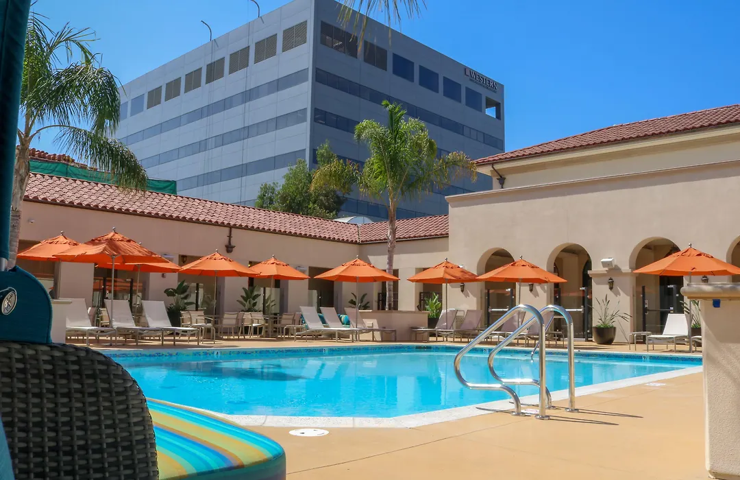 Pasadena Hotel & Pool-1
